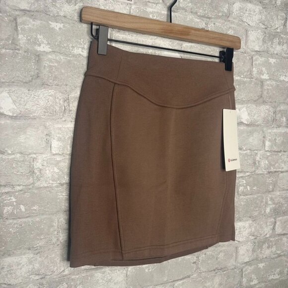 Lululemon Scuba High Rise Mini Skirt NWT Size Small (TPTC) LW8ALSS - Picture 4 of 16
